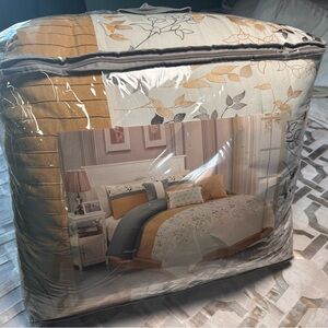 NEW Queen 7 pc set, Room Ensemble